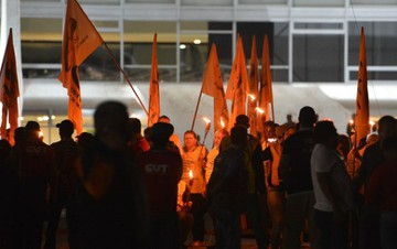 Para movimento sindical e base petista no Congresso, veto representaria duplo desgaste ao Planalto